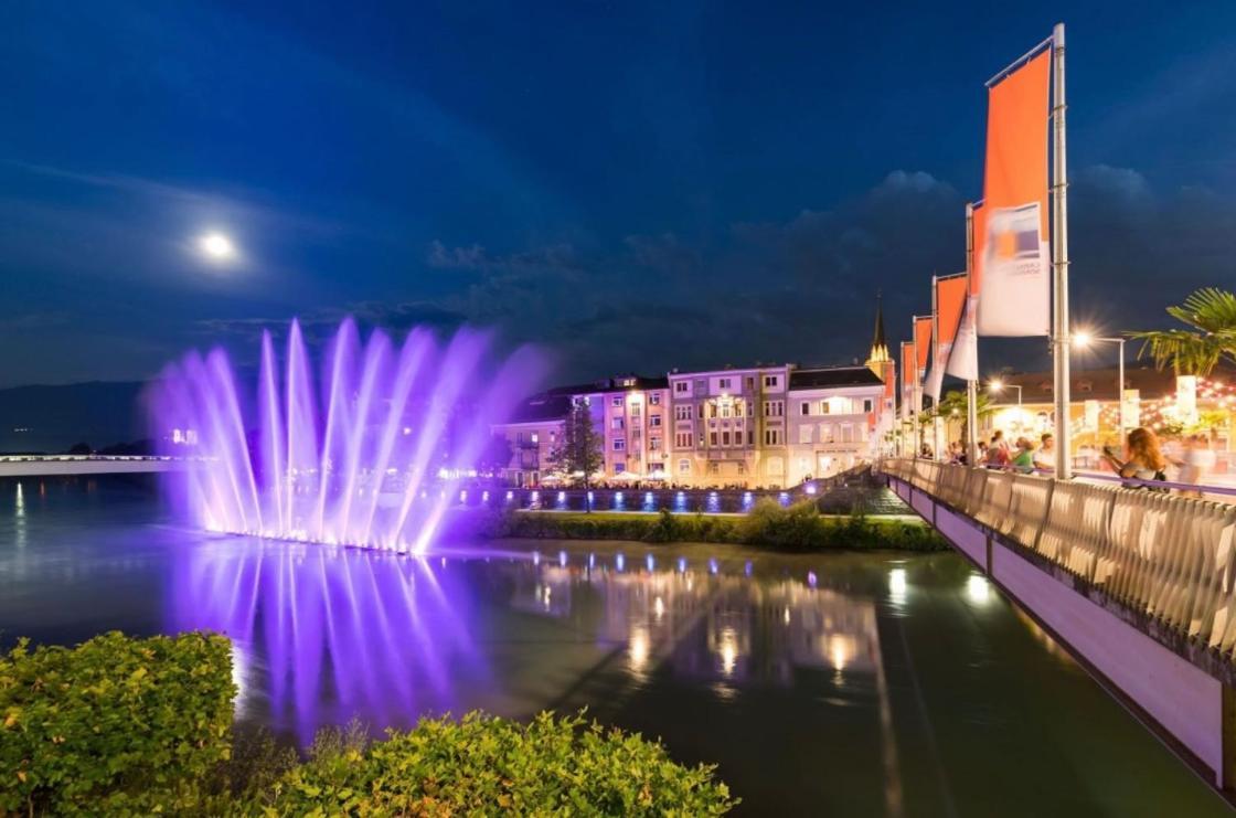 Hostel Lovely Rooms, City Center, Shared Bathroom, Windows To Corridor Φίλλαχ Εξωτερικό φωτογραφία
