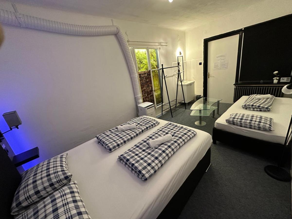 Hostel Lovely Rooms, City Center, Shared Bathroom, Windows To Corridor Φίλλαχ Εξωτερικό φωτογραφία