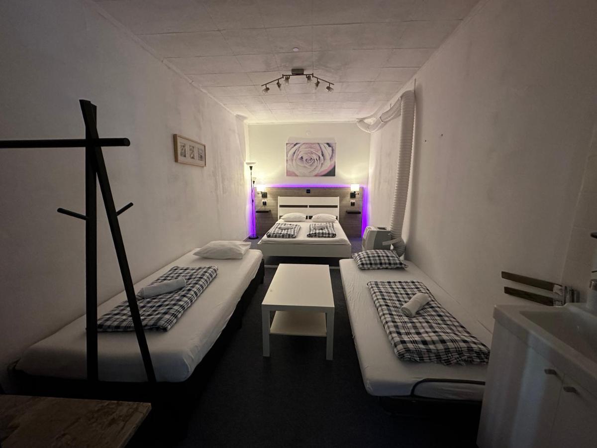 Hostel Lovely Rooms, City Center, Shared Bathroom, Windows To Corridor Φίλλαχ Εξωτερικό φωτογραφία