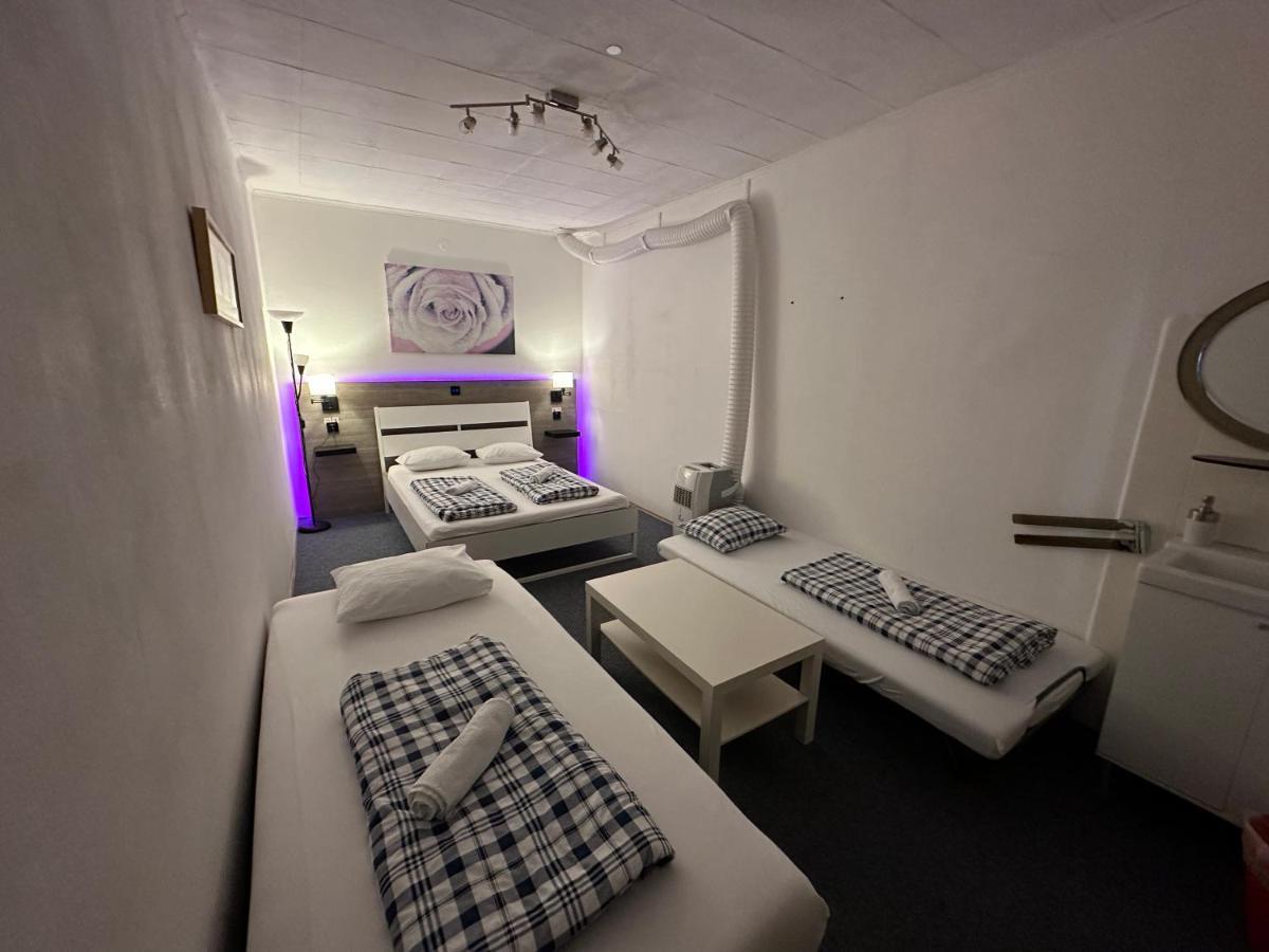 Hostel Lovely Rooms, City Center, Shared Bathroom, Windows To Corridor Φίλλαχ Εξωτερικό φωτογραφία