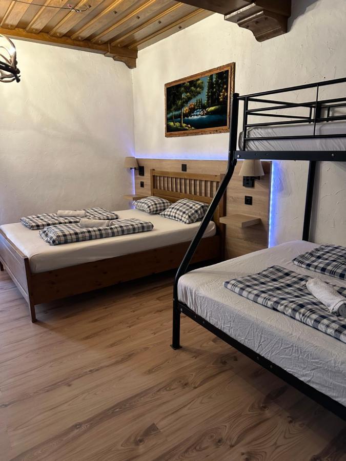 Hostel Lovely Rooms, City Center, Shared Bathroom, Windows To Corridor Φίλλαχ Εξωτερικό φωτογραφία
