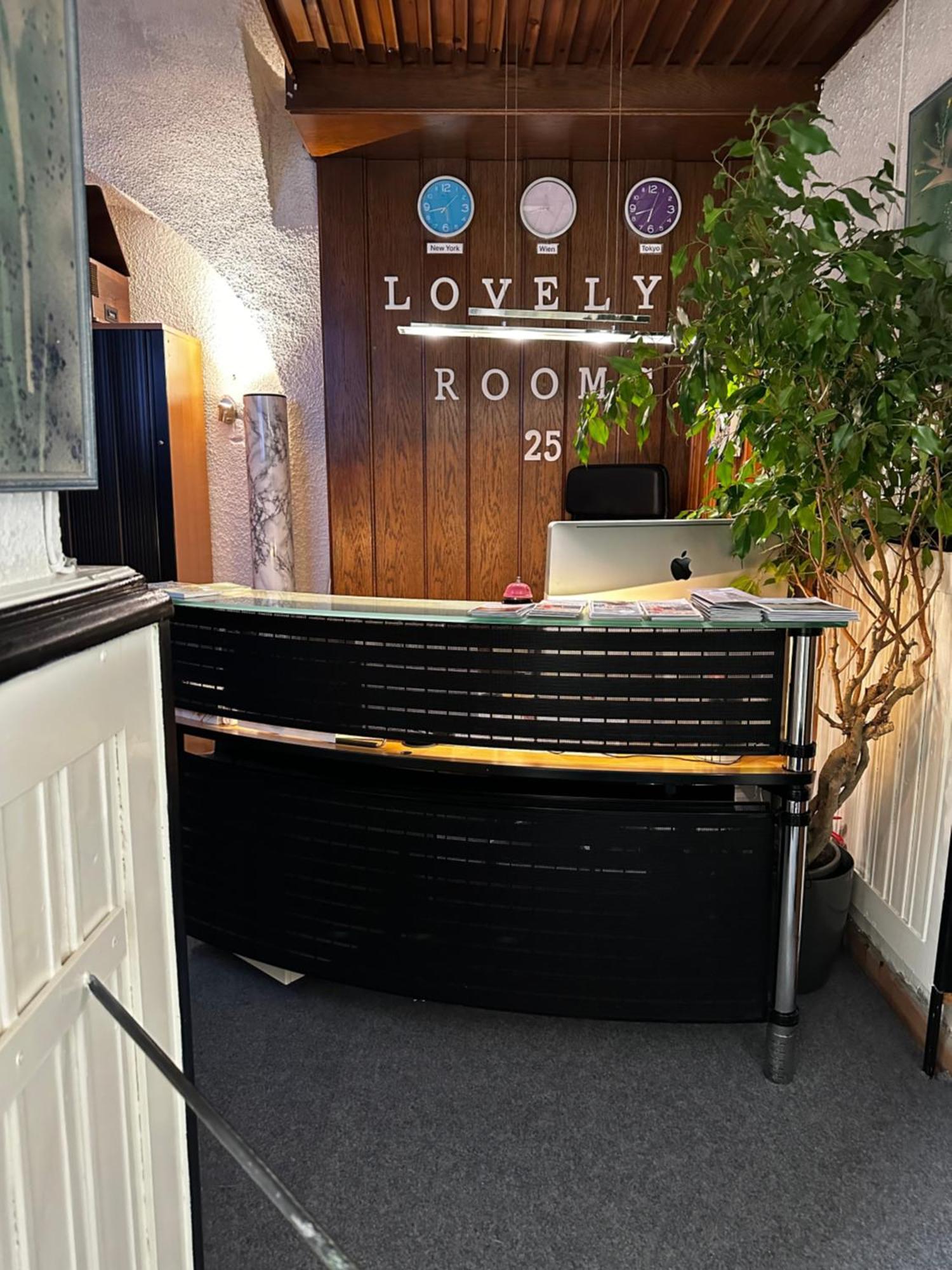 Hostel Lovely Rooms, City Center, Shared Bathroom, Windows To Corridor Φίλλαχ Εξωτερικό φωτογραφία