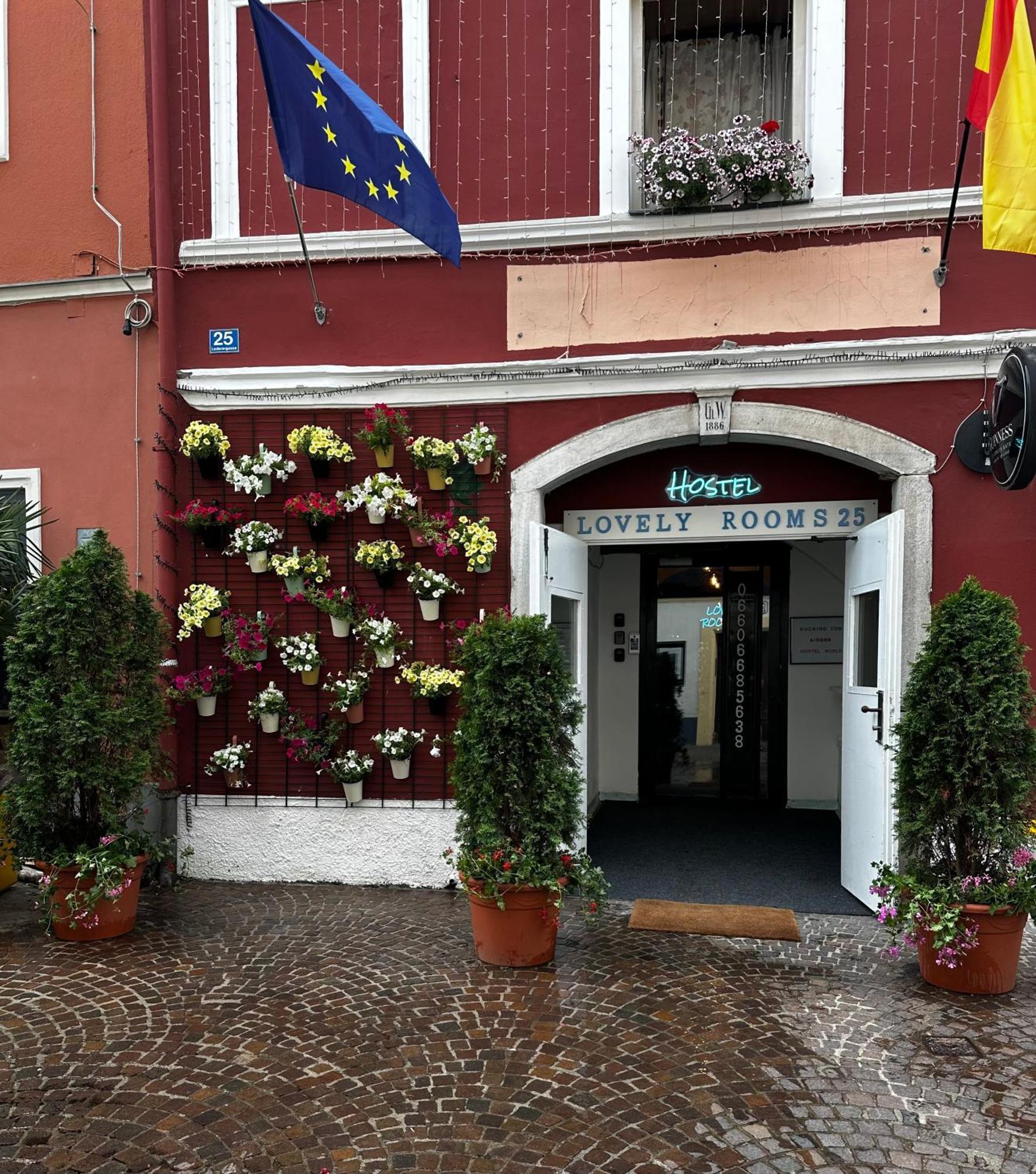 Hostel Lovely Rooms, City Center, Shared Bathroom, Windows To Corridor Φίλλαχ Εξωτερικό φωτογραφία